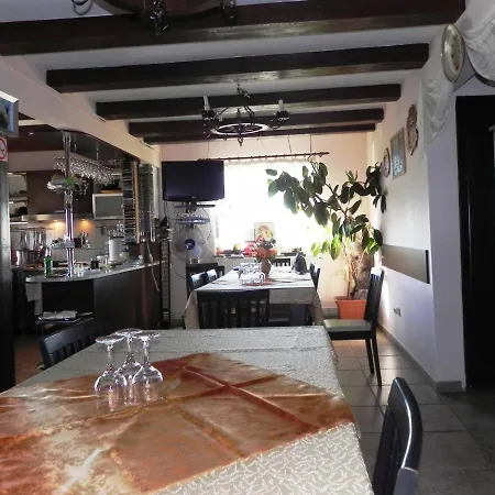 Farm stay Pensiunea ,,la Struti