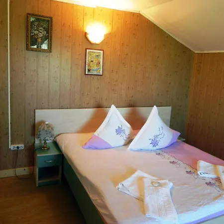 Farm stay Pensiunea ,,la Struti